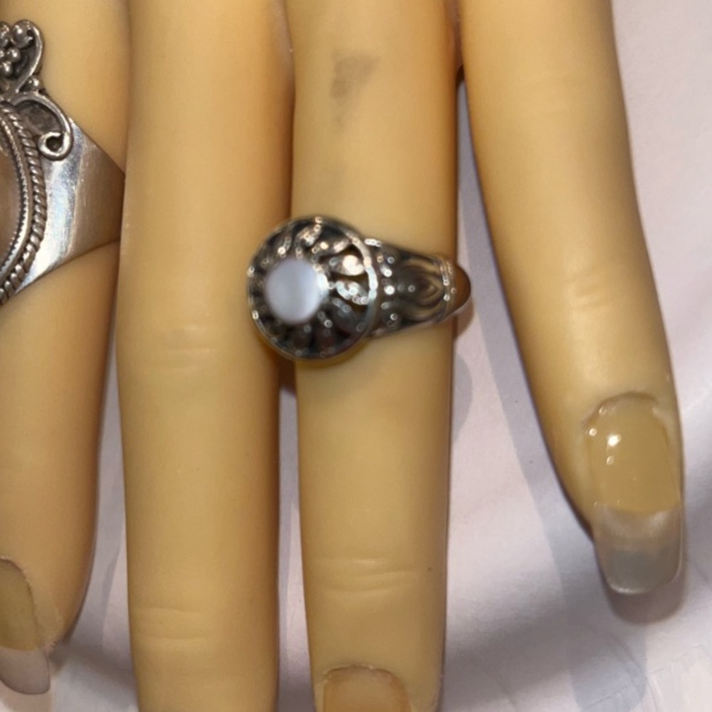 MOTHER OF PEARL STERLING SILVER RING 6 1/2 SILVER LEAFS or FEATHERS .925 - Picture 3 of 7